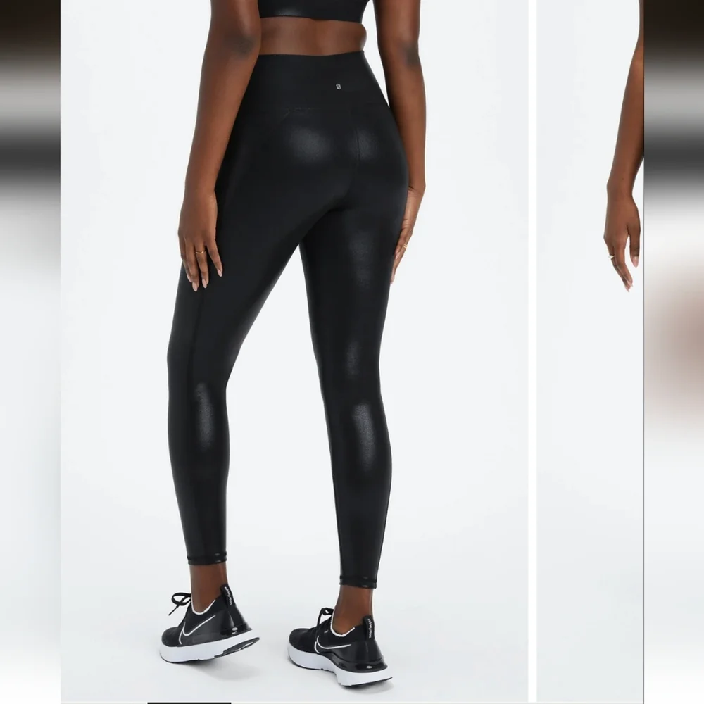 Fabletics Define PowerHold High-Waisted 7/8 Foil Legging- Short- L - Picture 7 of 16